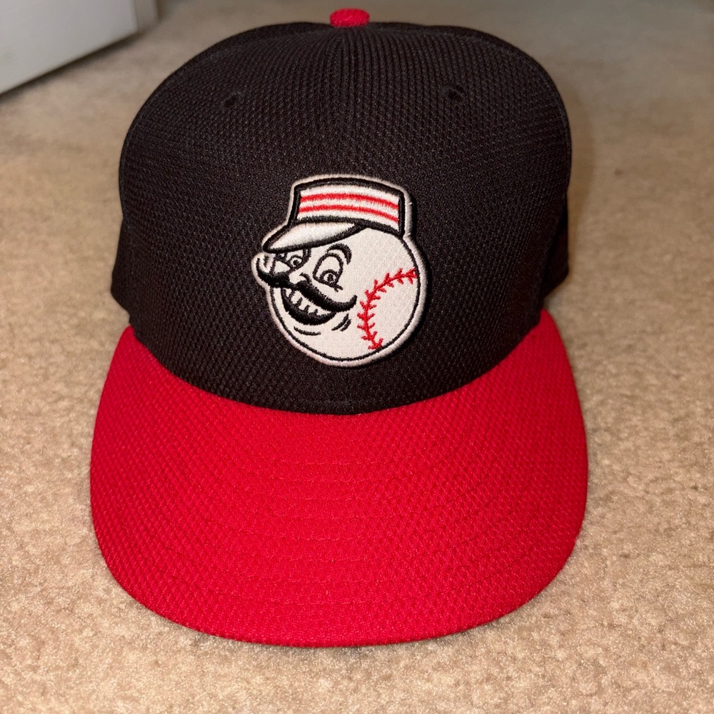 Cincinnati Reds fitted hat - 7 1/8